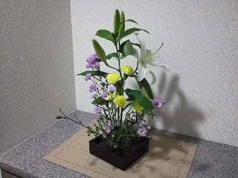 今回のお花は，また野の花をイメージしたような感じです．