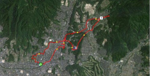 今日の画像は，travel-dbで見ておられる方にはダブってしまいますが悪しからず．　GPSウォッチのデータをインターネット上のサイトに登録すると走った軌跡も確認できることは皆さんご存知だと思います．ご参考までにその実例の画像をアップしますね．　先日土曜日の太宰府紅葉ランの軌跡です．太宰府初心者の私は走っている最中はどこをどう動いているのかさっぱりわかりませんでしたが，あとでこれを見てなるほど･･とか思うわけです．旅行先で初めての土地を走った時など，なかなか楽しいですよ．