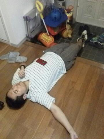 玄関にて討ち死に。