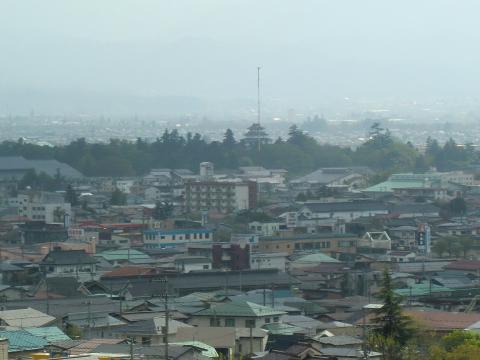 白虎隊自刃の地、飯盛山から見た鶴ヶ城。
白虎隊は、煙に包まれる鶴ヶ城を見て自刃を決意したとのこと。