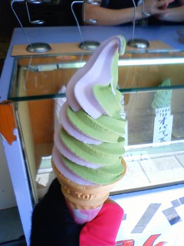 オバマっ茶・・・ではなくて、「あじさい」ソフトです。