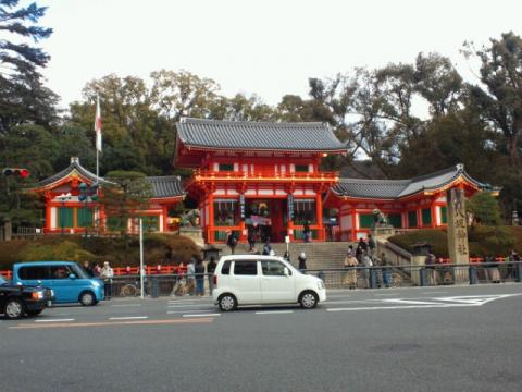 八坂神社西楼門｡ 土曜日の受付終了後にふらりと立ち寄り参拝。