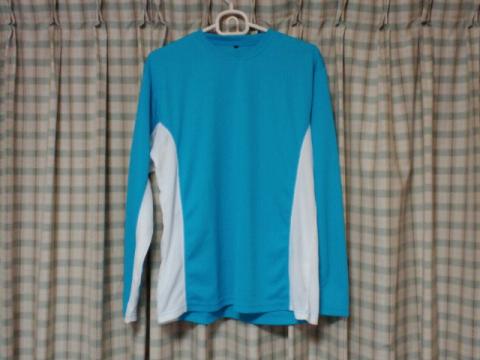 今大会の戦利品(参加賞ではない)｢長袖Tシャツ｣
2010年大会ではこれの黒色が参加賞になっていたそうだが､残念ながら今回は身銭を切って購入しました｡