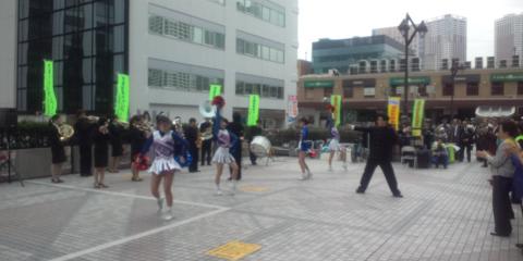 今日のポニ

今朝たまたま、営業で田町駅を通ったら交通安全運動キャンペーンに我が母校の応援指導部が出演していた
同僚と一緒だったけど、ついつい見入ってしまう・・・
