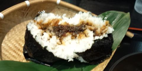 中身は「しそ味噌」
みりんで和えた味噌が甘辛くてペロリ