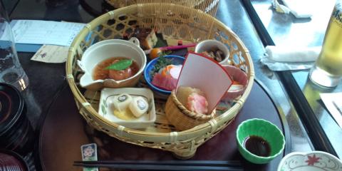 すかぶぅさん、湘南さんとその同僚の皆さんと乾杯
食事と、プール、ジャグジー、温泉、休憩所（大広間）の日帰りパックが2900円でした