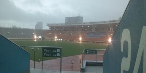 明け方5時ごろ
リレーゾーンからみた場内
大会中何度も豪雨に見舞われた