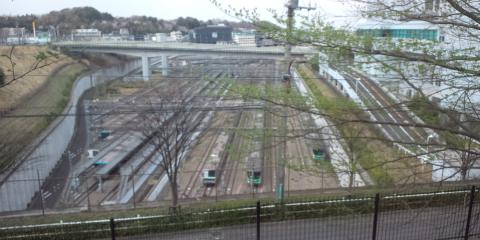 小田急線唐木田車庫
ここから気まぐれさんにメール打ちました
千代田線でここまで一本だよーん