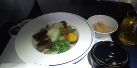 朝食は栗原はるみの炊き込みご飯とフィレステーキ