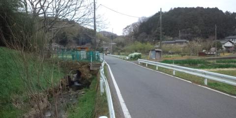 泉から数百mで小川になってる
