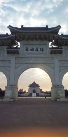 やってきました～
台湾
まずは中正紀念堂