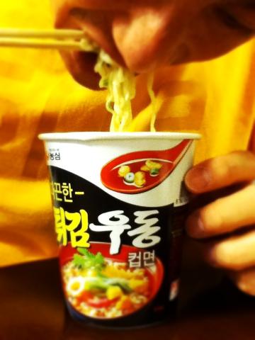 今日もガッツリ韓国ヌードル！
マラソンは食べるスポーツだ！！
まあ、さいきん、そこまではしってないんだけどね。

photo by TS