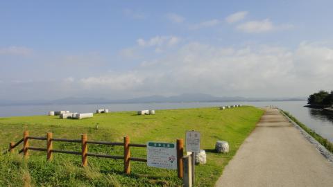 温泉街をぐるりとまわって、しばらく走ると宍道湖につきます。きれいで大きい湖でした。