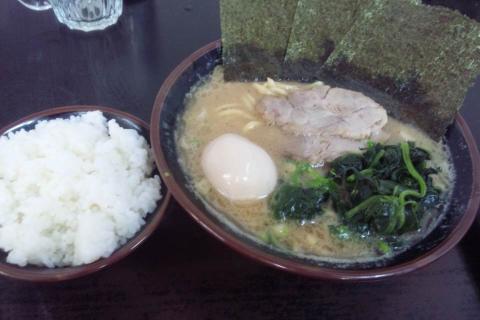 横浜ラーメンいっただっきま〜す
