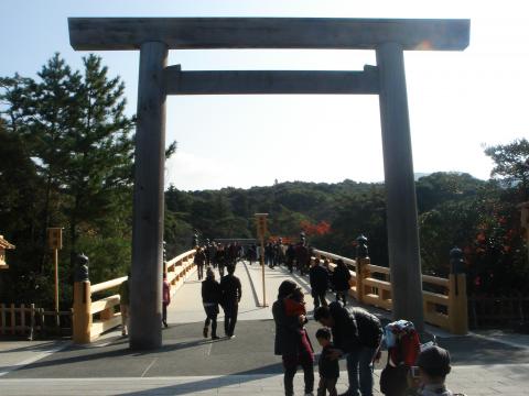 先日完成した宇治橋。大学駅伝などのゴール地点でもある。