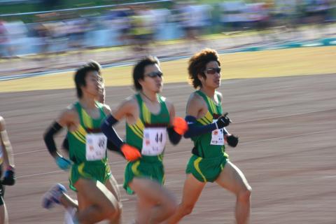 同時開催　陸連公認「中日三重ロードレース」のエリートランナー達。
このスピード感の違い！