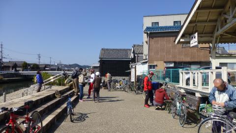 出発前、集合場所の「川の駅」