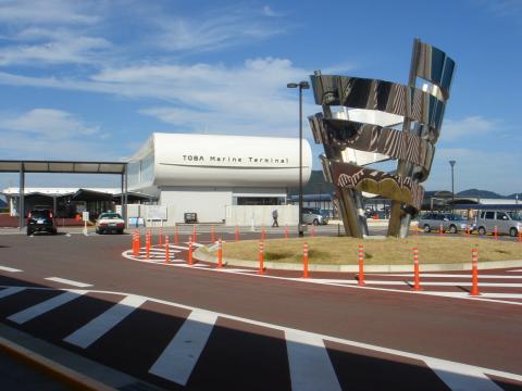 連絡船の出発港の鳥羽港