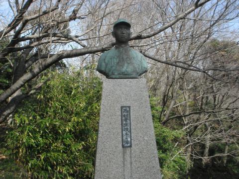 同じく西村幸生氏の胸像。