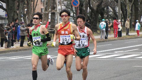 これは先週の都道府県対抗駅伝で埼玉県の服部選手を撮ったもの。東洋大の設楽選手の走りもこの目で見てきました。