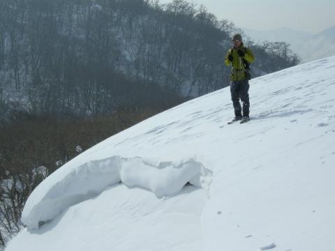 「烏帽子山」山頂付近には、このように「せっぴ」ができています。