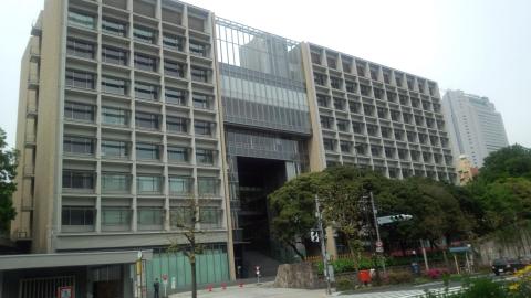 実家近くの慶応大学三田キャンパス。
ちょっと目を放した隙に、ずいぶんと立派な建物になっていた。
（実家付近の変化って意外と気がつかないですよね。で、気がついた時びっくりする）