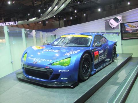 本日、東京モーターショーへ行きました。
中でも目を引いたのが・・・
スバルのこんなスポーツカーでも、