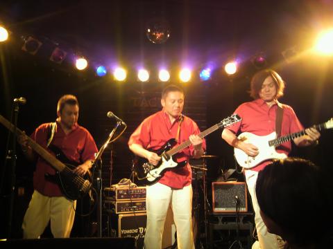 平野TJヨーイチ（Guitar）
内田充（Guitar）
則岡徹（Keyboard）
樺山潤一郎（Keyboard）
楠本雅祥（Bass）
菅野吉也（Drums）
凄い人達らしいです。
普段は広瀬香美さんのバックバンドなどを勤めてらっしゃいます。