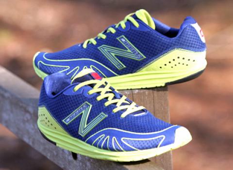 ベアフットランニングコンセプトシューズ「NB minimus　MR10」
この色使いカッコいい。