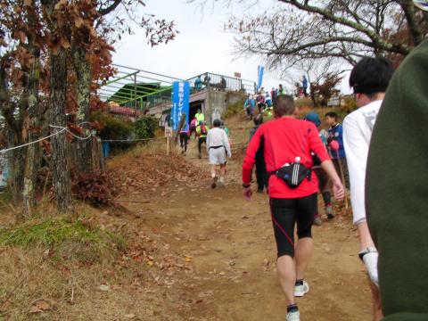 もうちょいで陣馬山山頂