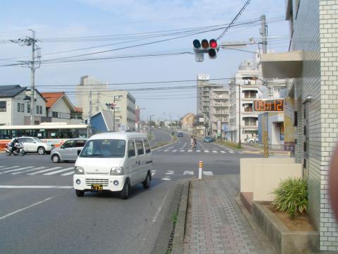 ６.ここを右へ。直進すると常磐線北柏駅です