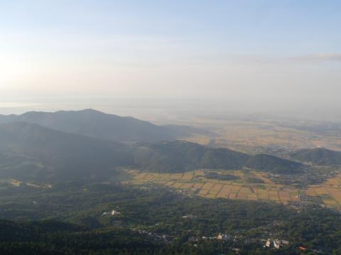 筑波山、立身石から宝篋山を望む。