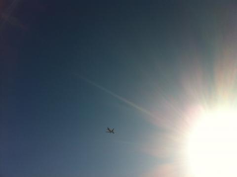 成田空港が近いので旅客機がひっきりなしに飛んでます