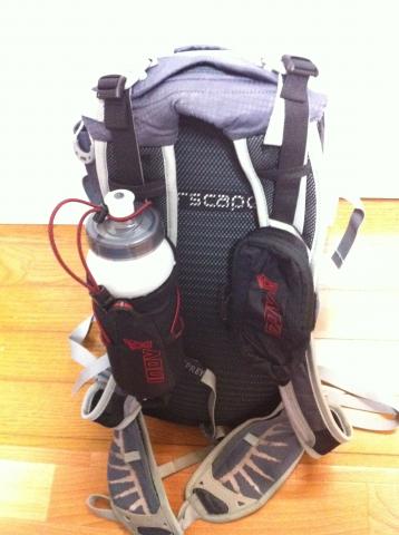 OSPREY PARTOR 18L にショルダーベルトボトルホルダー＆ポケット装着してみた。