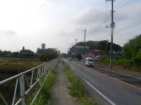 40.写真中央左の展望台がある建物が手賀沼大橋近辺の手賀沼親水広場