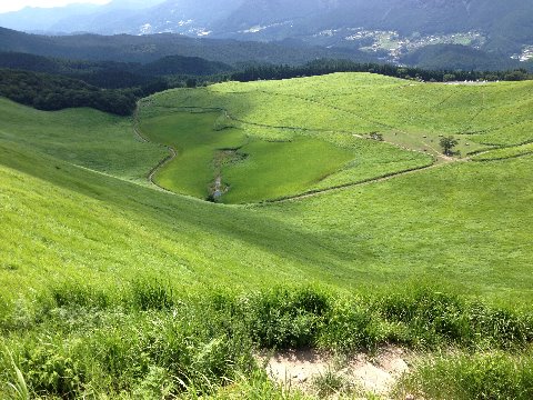 亀山峠から曽爾高原を望む