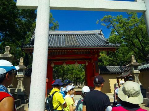 正月の福男選びで有名な西宮神社のスタート地点前