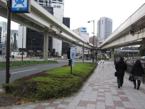 白い上下＆耳当てのskyblueさん！！赤坂見附の交差点付近。写ってました！