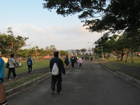 朝の運動公園。暑くなりそうな予感・・・