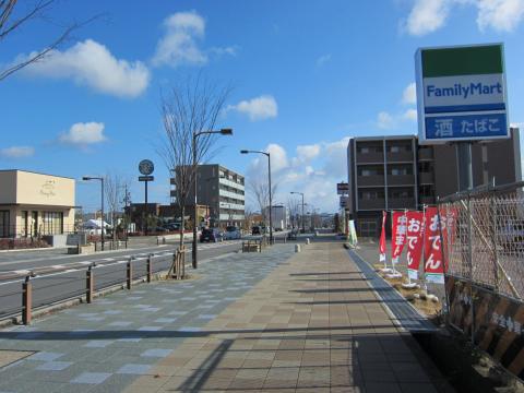 最近お気に入りの小野原の再開発地区。歩道が広くて走りやすい(^^)。美味しそうなレストランもだんだん増えてきている。