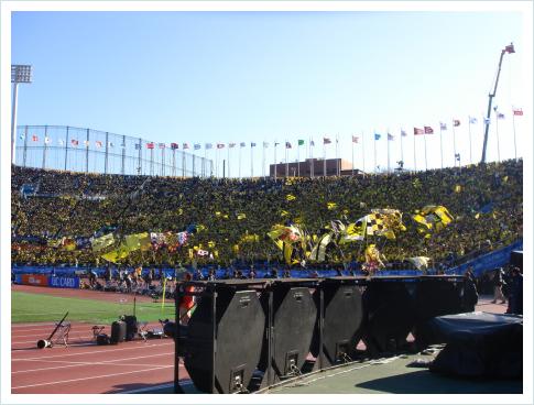 天皇杯決勝。
試合前の柏サポーター。