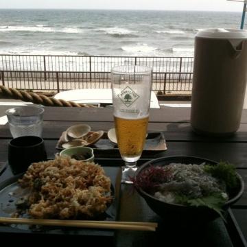 生しらす丼としらすのかき揚げ