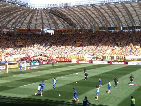 待ちに待ったベガルタホーム開幕戦！サッカー専用スタジアムで大好きです。
ベガルタ、そしてレッズのサポーターのコールで素敵な空気が流れていました。