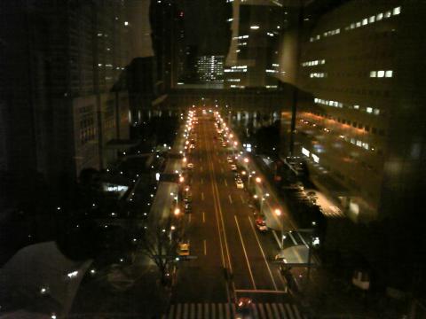 東京マラソン前日の夜宿泊したHotelの窓から見たStart地点
（EブロックからStart地点）