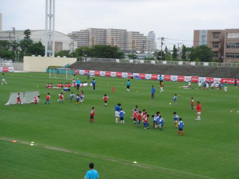 弊社で運営のお手伝いをしているサッカー教室。
毎年全国12会場で行われる今年の第一回目。