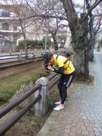 まんちゃん「う～ん、やっぱ違うな、こうやってると、撮られてる気がしないでしょ。いいですよ、こうやると、だからね、こうやって撮ると、みんな緊張しないから、良い笑顔撮れるんで・・・、だからこうやって、・・・・・・・・・・」　　　　まんちゃん・・・別の意味で笑顔になったよ♪