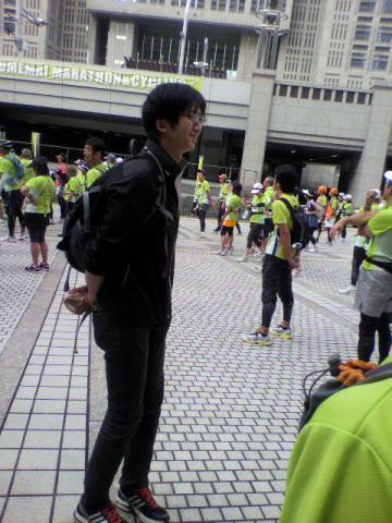 走るシェフTAKANOさんも、出勤前にわざわざ寝坊をおしてまで（内緒）、見送りに来てくれました～