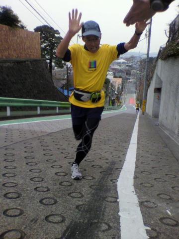 こんなふうに湘南さんも、両手を上にしてゴ～ルするもんだけど～