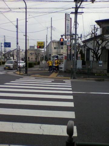 気まぐれさん・湘南さん「まんとまんさん、大丈夫かな～　僕らも行ってみる？」
コナンくん「いや、はなさんが行ったから、ぼくらはいいっすよ～　ここでノンビリしてましょう～」