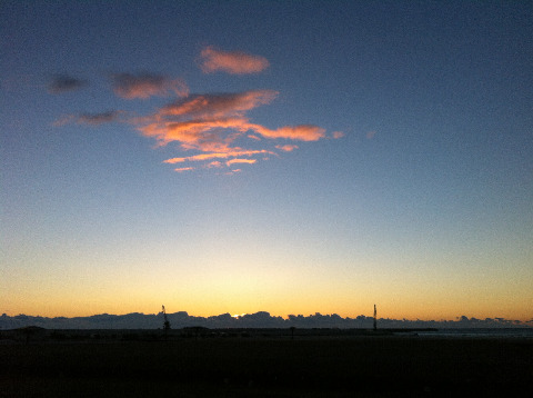 夜明け前の海岸